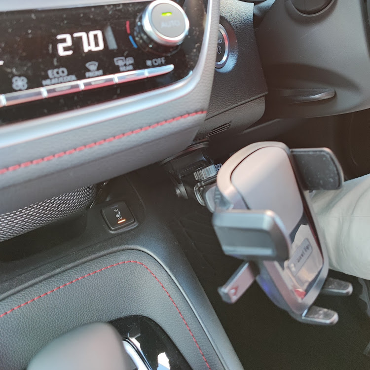 カローラスポーツのカロスポ・カローラスポーツ・スマホホルダー・smarttap・車載ホルダーに関するカスタム事例の投稿画像4枚目