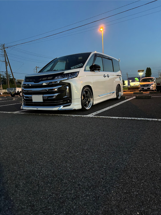 ノアの90ノアヴォクシー・SSR wheels・車高調整・SP1・グラインダータトゥーに関するカスタム事例の投稿画像2枚目