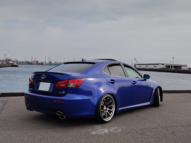 IS Fのタイヤサイズ変更・NITTO・ドライブ・鍛造ホイール・ふ頭撮影に関するカスタム事例の投稿画像3枚目