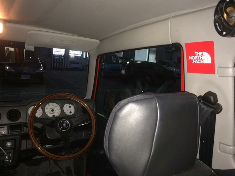 ジムニーの車内・ジムニー・jimny・JA22に関するカスタム事例の投稿画像3枚目