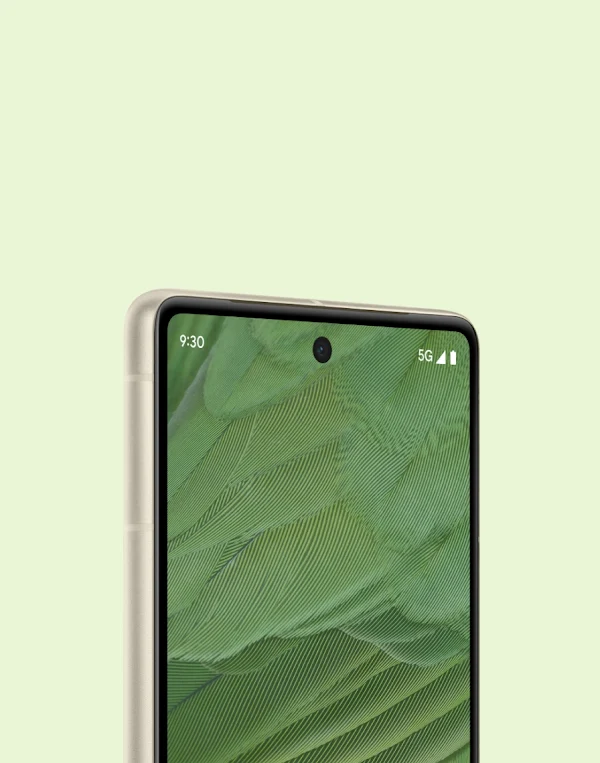 Угловой Pixel 7 с ярким экраном