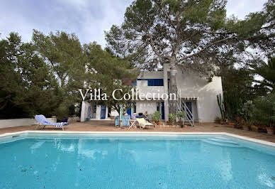 Villa with pool and terrace 3