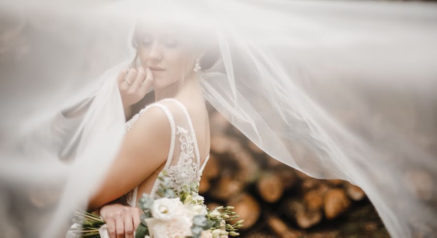 Fotógrafo de casamento Galya Androsyuk (galyaandrosyuk). Foto de 30 de janeiro 2020