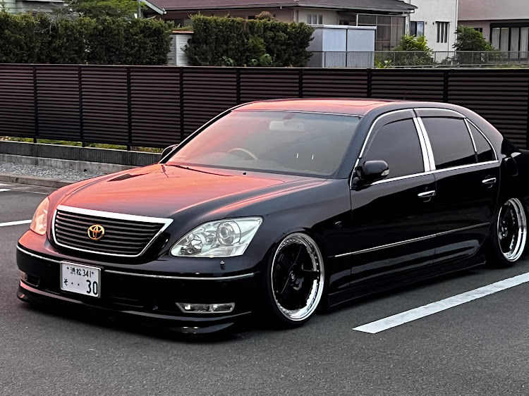 セルシオの車高調・セルシオ30後期・暇な休日に関するカスタム事例の投稿画像1枚目