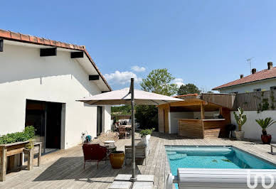 Maison avec piscine et terrasse 1