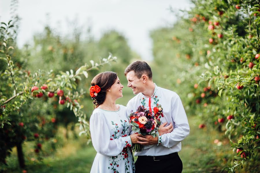 Fotógrafo de casamento Taras Nagirnyak (tarasn). Foto de 9 de outubro 2015