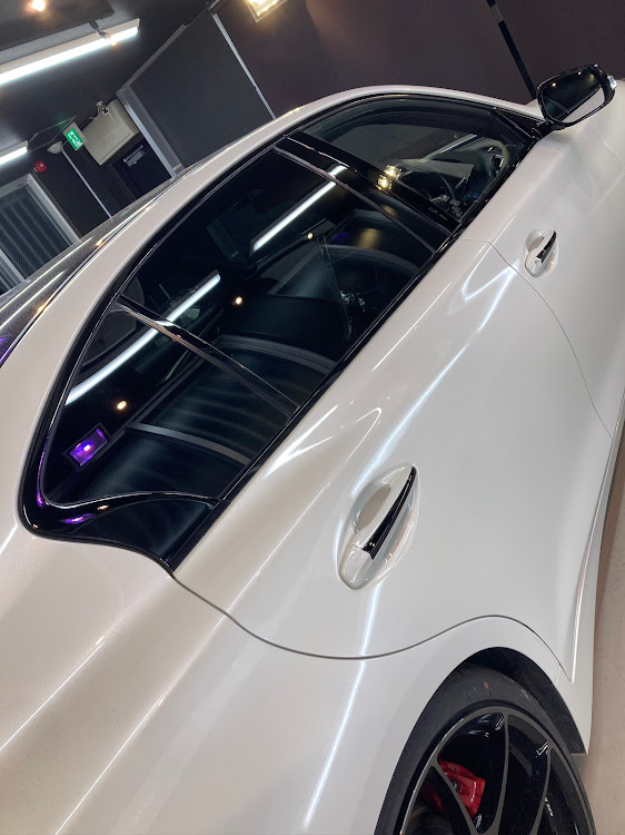 DAZZLE-ダズルさんが投稿したDAZZLE・スカイライン400R・グロスブラックPPF・ライトスモークPPF・PPF(ペイント プロテクション フィルム)に関するカスタム事例の投稿画像1枚目