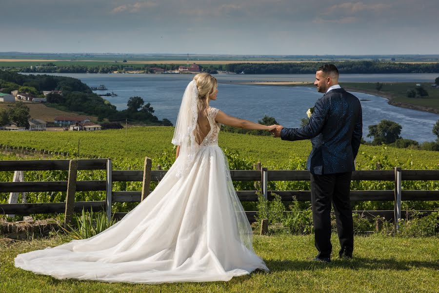 Wedding photographer Laurentiu Ciuruc (binecuvantare). Photo of 18 February 2023