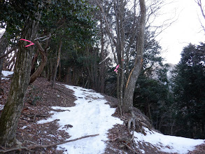 左の尾根を進む