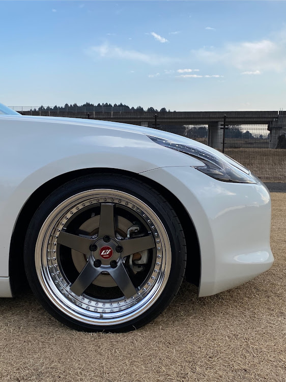 フェアレディZのZ34・ホイール20インチ・pickUpCarsに選ばれたい・discover_ct・コロナが早く終息しますようにに関するカスタム事例の投稿画像1枚目