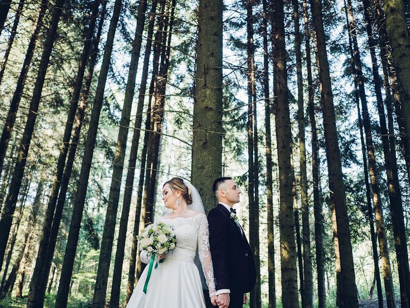 Fotógrafo de casamento Olga Sinoverska (synolya). Foto de 5 de julho 2019