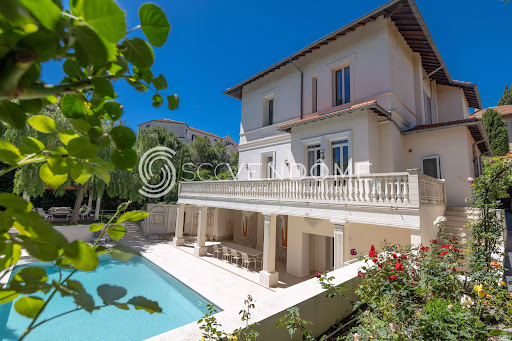 Villa with pool 3