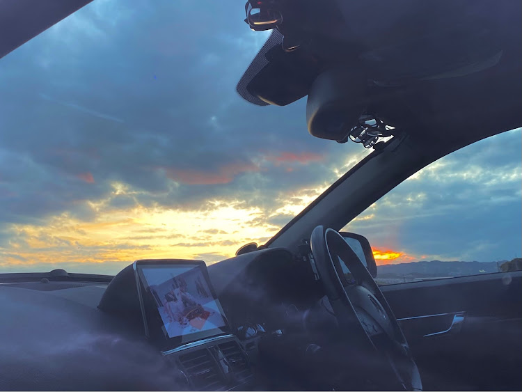 Cクラス ステーションワゴンのスマホ撮影・夕焼けと愛車・ドライブ・ファイアオパール・w204ステーションワゴンに関するカスタム事例の投稿画像3枚目