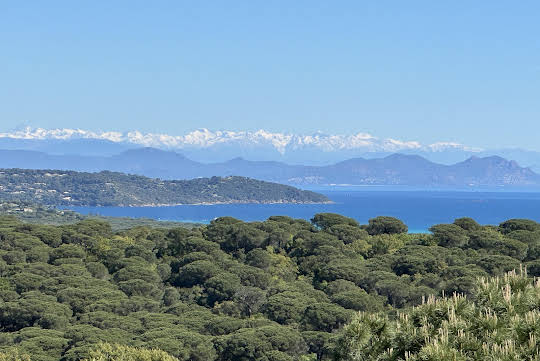 Villa avec piscine en bord de mer