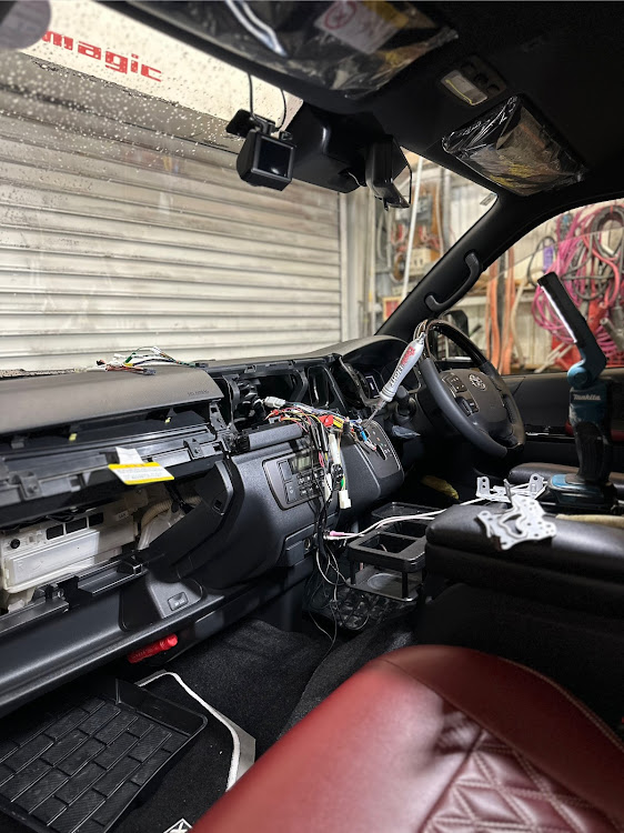 ハイエースバンの8型ハイエース・アルパインビッグX・アラウンドビューモニター・K-magic・快適化計画に関するカスタム事例の投稿画像1枚目