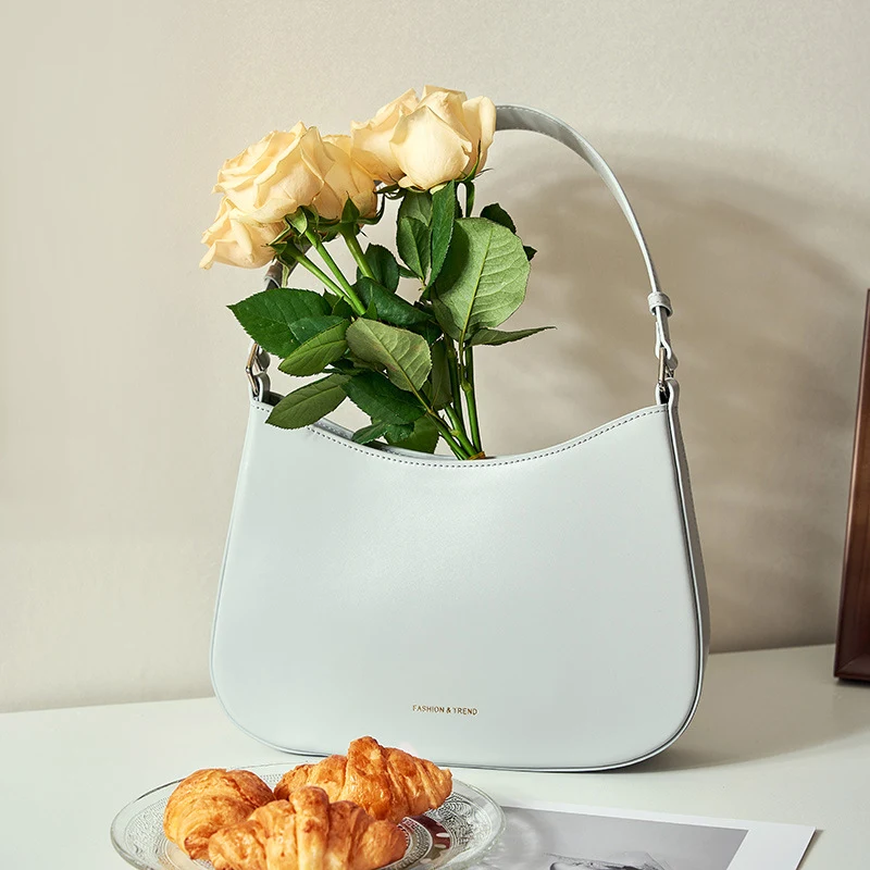 Title 4, Bolsa Baguette de Couro Feminina Elegância e Pr...