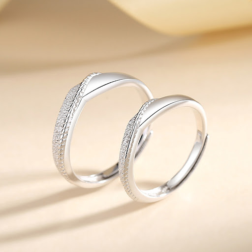Title 2, Sterling Silver Twisted Flash Sand Couple Ring....
