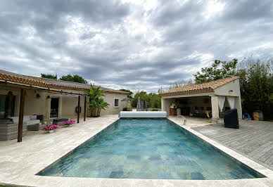 Villa avec piscine et terrasse 5