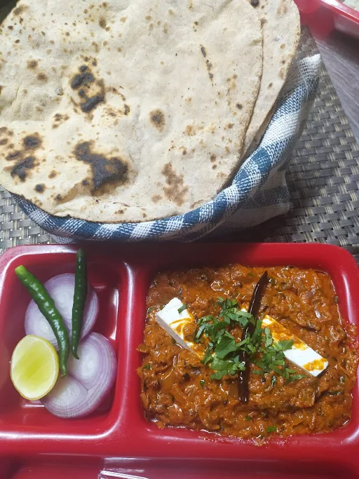 Kadhai Paneer With 4 Tawa Plain Roti