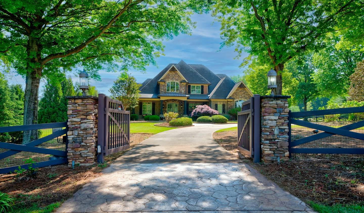 House with pool McDonough