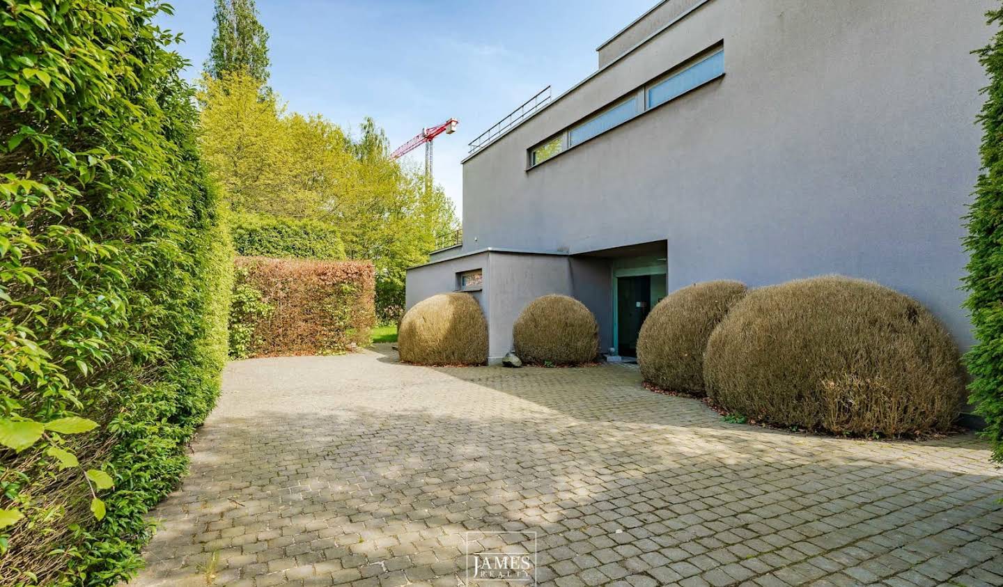 Villa with pool Uccle