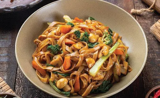 Stir Fried Flat Rice Noodles - Veg (Serves 1-2)