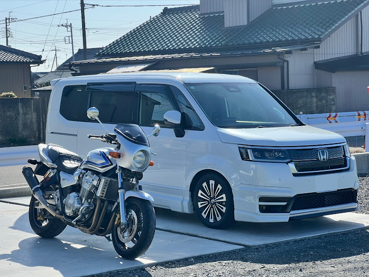 ひーさんが投稿したステップワゴン・cb1300sf・ステップワゴンRP8に関するカスタム事例の投稿画像1枚目