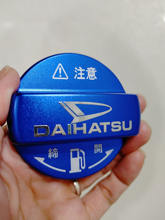 アトレーワゴンのフューエルキャップ装着・ドアバイザー磨き・ドアバイザー塗装に関するカスタム事例の投稿画像1枚目
