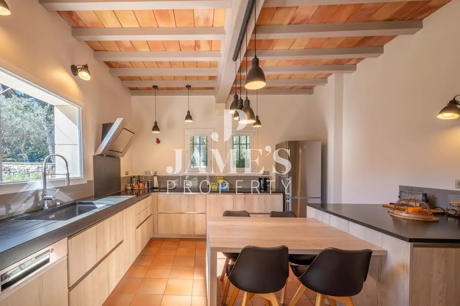 Vente maison 7 pièces 167 m² à Saint-Etienne-du-Grès (13103), 798 000 €