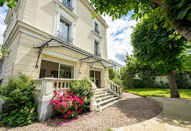 Hôtel particulier avec jardin 10