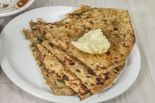 Aloo Tawa Paratha With Chole,Curd And Amul Butter
