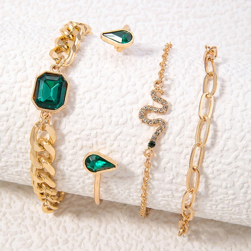 Mode groene diamantarmband set, meerlaags. Verfraai je look met deze stijlvolle armband, perfect voor elke gelegenheid en outfit.