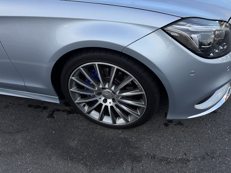 CLSクラス クーペのキャリパーカバー・C218に関するカスタム事例の投稿画像2枚目