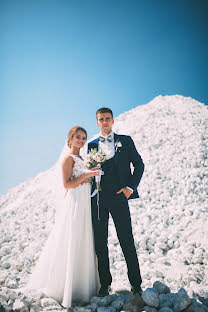 Bröllopsfotograf Denis Khuseyn (legvinl). Foto av 15 april 2019