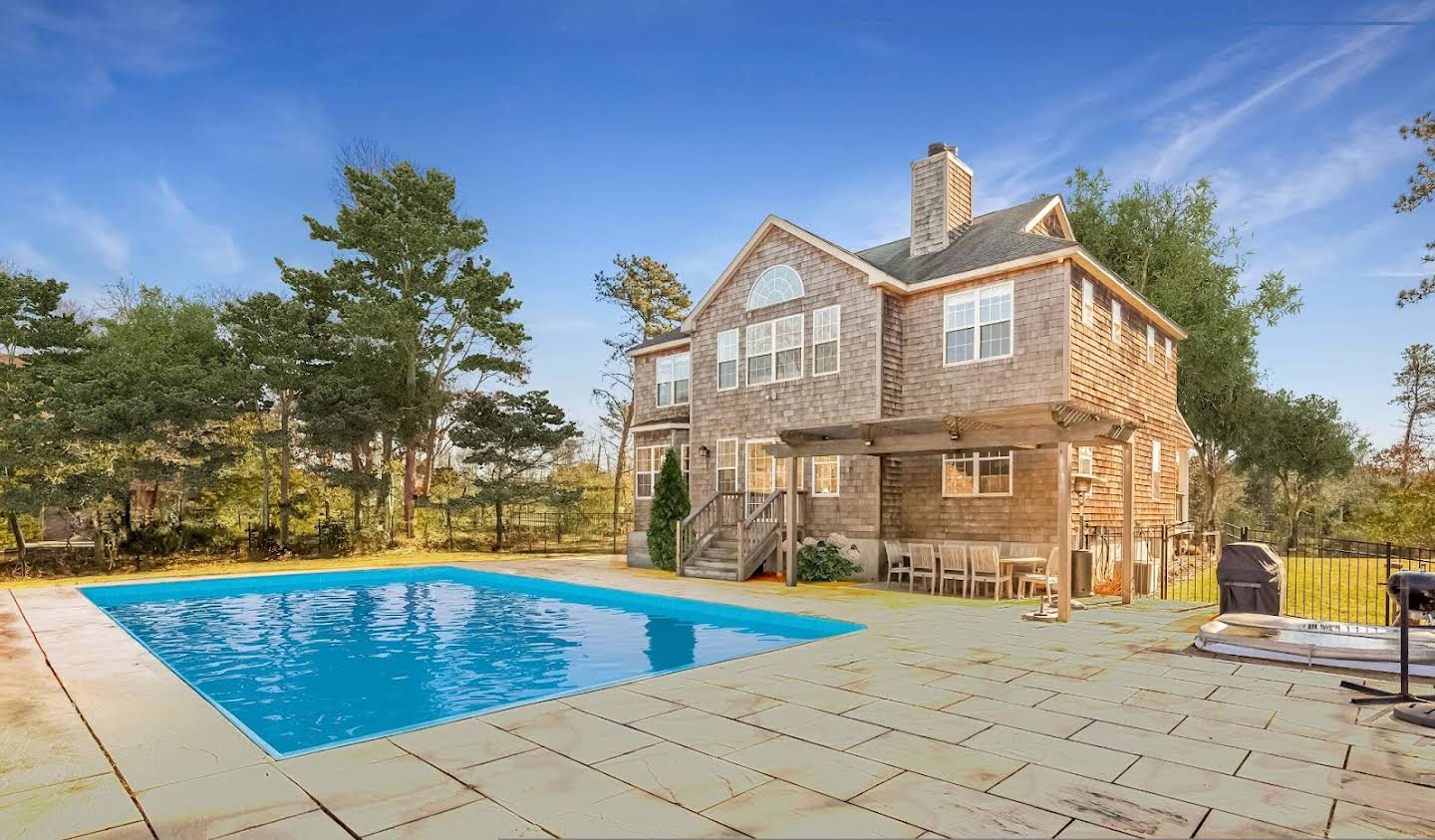 House with pool Hampton Bays