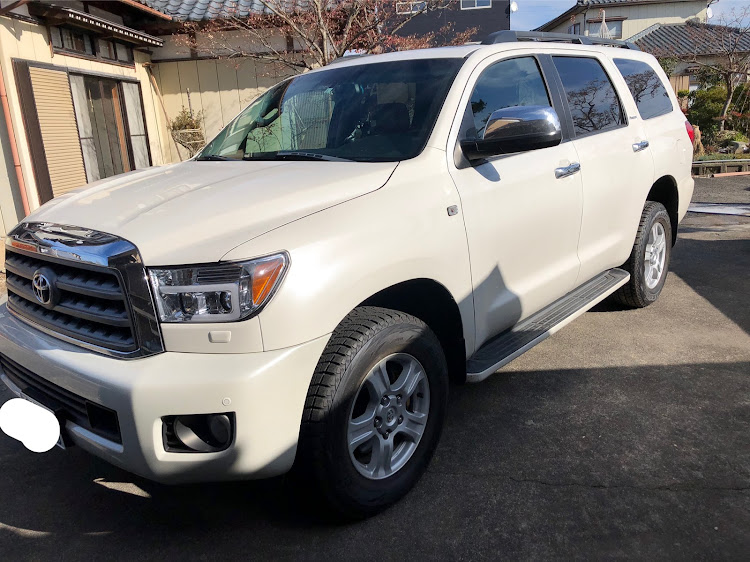 セコイアのタイヤ交換・洗車に関するカスタム事例の投稿画像1枚目