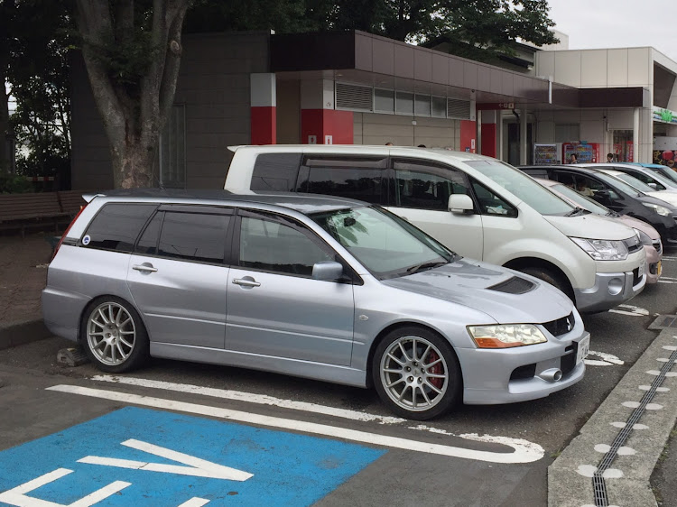 ランサーエボリューションのエボワゴン・アバルトカッコ可愛い・エボご機嫌斜め・お兄さんに笑われた・人生1度くらいはオープン乗ってみたいに関するカスタム事例の投稿画像1枚目