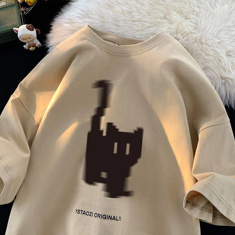 Amerikaans retro pixel stijl katten T-shirt met korte mouwen. Zacht en comfortabel, ideaal voor kattenliefhebbers en fans van retro design.