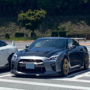 NISSAN GT-R