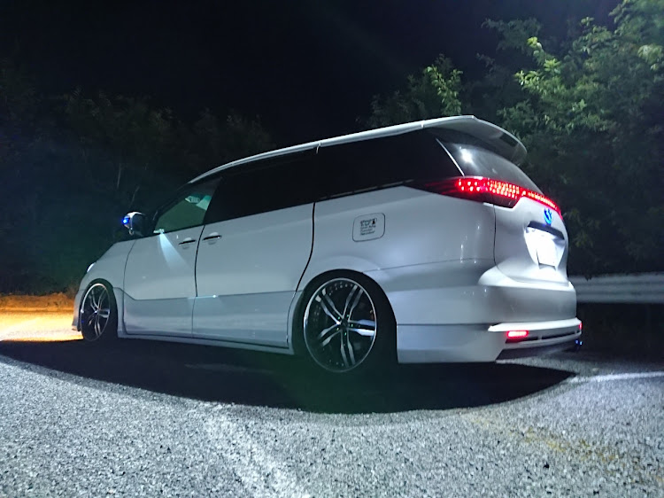 エスティマのメガドン駐車場にて・ワイトレ30㍉装着・告知④に関するカスタム事例の投稿画像2枚目