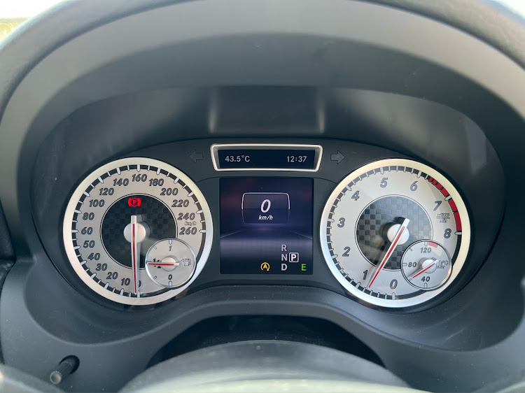 Aクラス ハッチバックのベンツAクラス・１年点検・GLAに関するカスタム事例の投稿画像1枚目