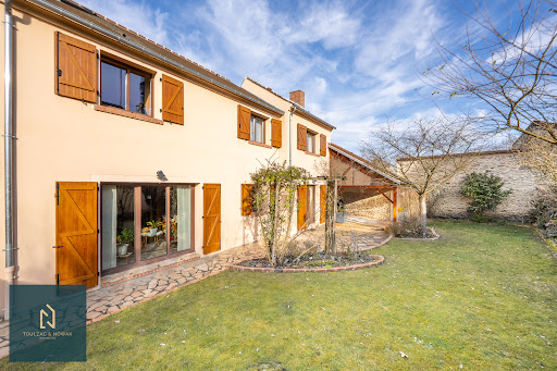 House with garden 3