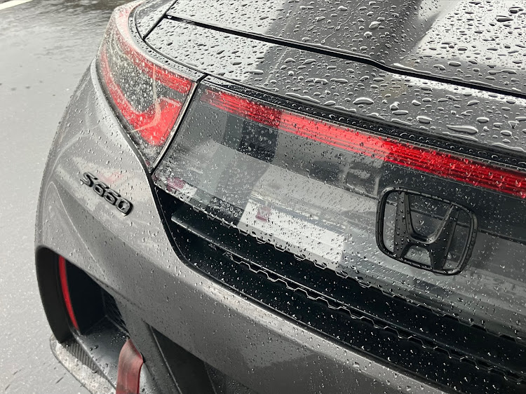 S660の６月もよろしくお願いします・駐車場・雨が滴るいい車・Enjoy Hondaに関するカスタム事例の投稿画像2枚目