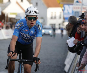 Wout Van Aert test tóch zijn Roubaix-fiets én valt aan, ondanks ingreep organisatie: "Spijtig voor de koers"