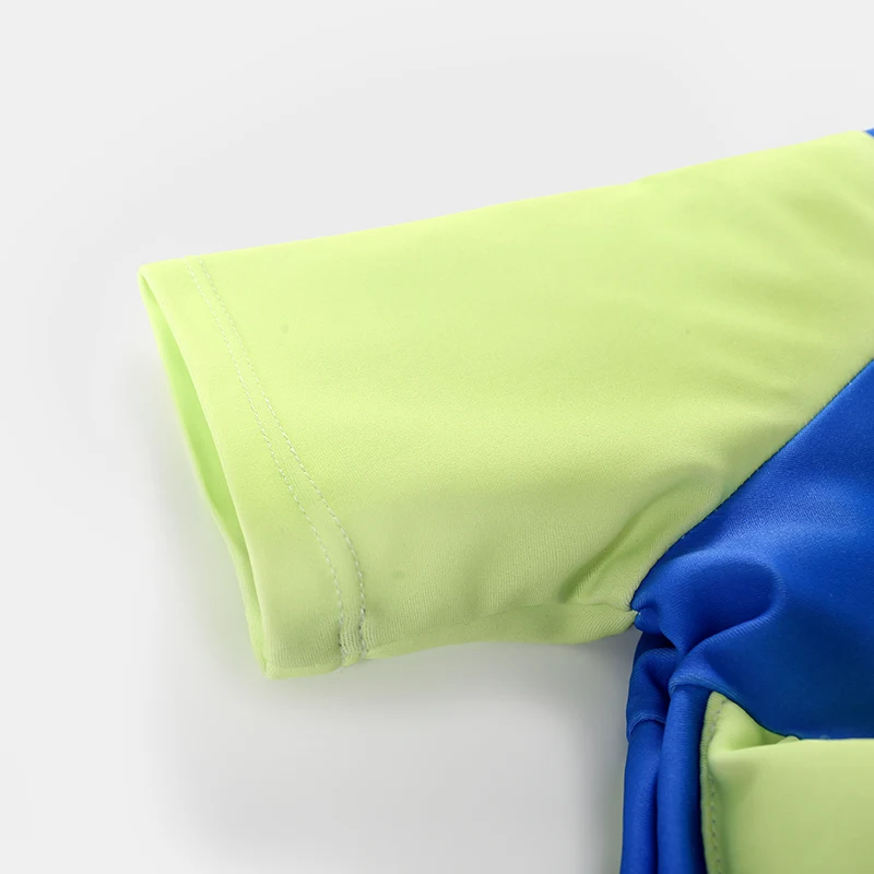Maillot de bain flottant une pièce pour garçon, protection solaire. Entraînement et baignade en toute sécurité. Parfait pour la piscine et la plage.