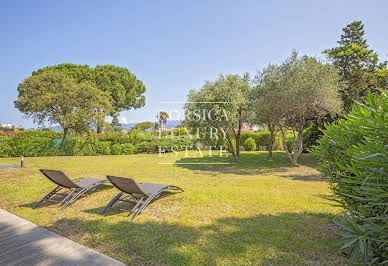 Seaside villa with garden and terrace 5