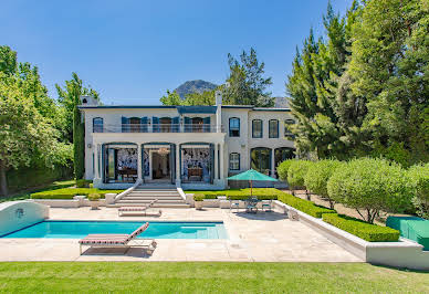 Maison avec piscine et jardin 10