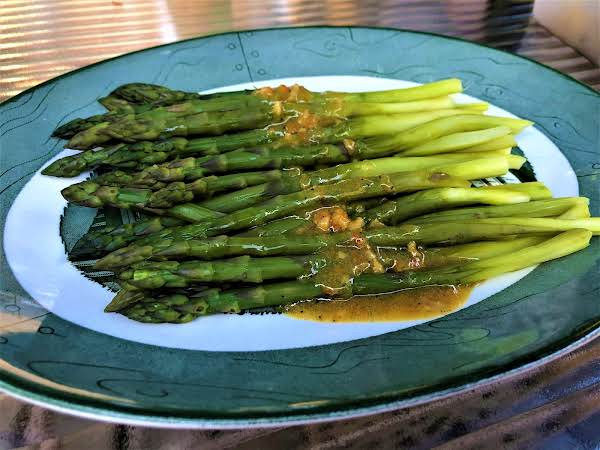 Asparagus with Gingered Sesame-Orange Dressing_image