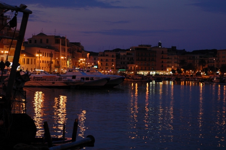 Anzio by night... di hotdrums