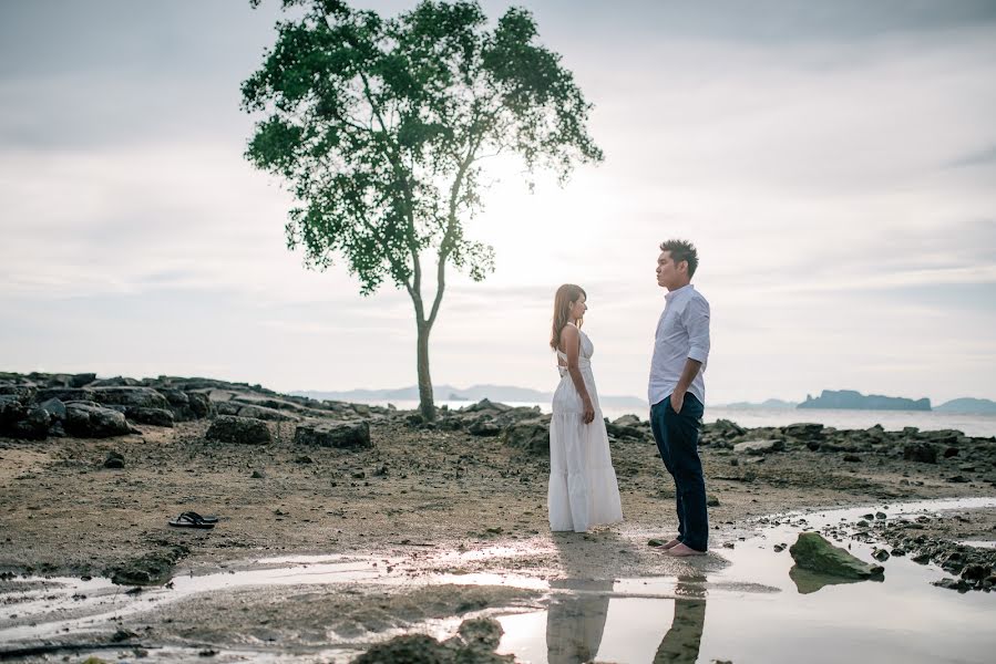 Fotógrafo de casamento Wasan Chirdchom (ball2499). Foto de 1 de outubro 2018